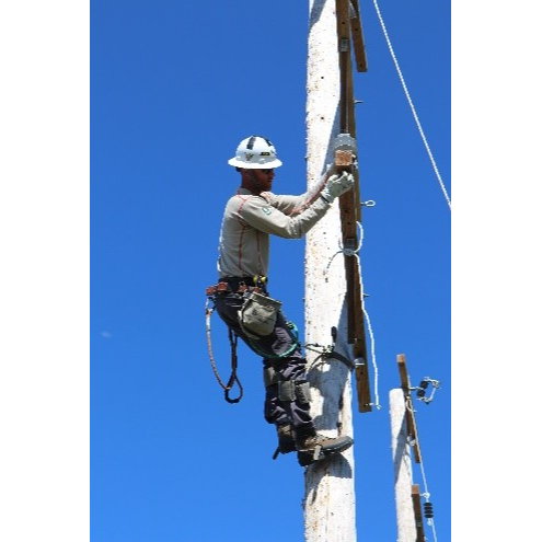 Journeyman Casey Slater competes in Mystery Event #1, the obstacle pole