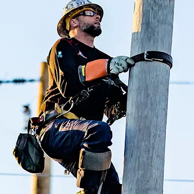 lineman-climbing-utility-pole-lakeland-hpfr-400x400-xd